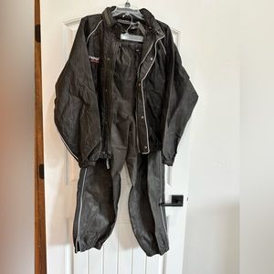 Frogg Toggs water resistant rain set